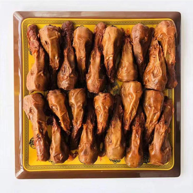 麻辣鸭头，货源稳定，产品齐全，送货上门，一袋起发，三袋包