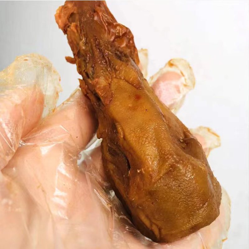 麻辣鸭头，货源稳定，产品齐全，送货上门，一袋起发，三袋包