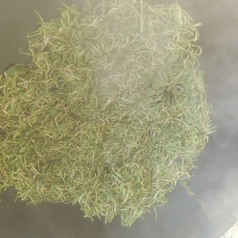 金银花五一期间父母在家采的纯野生金银花，太阳晒的。