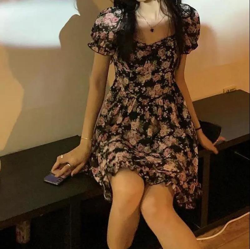 茶歇法式仙女碎花连衣裙2022新夏季薄款收腰甜美初恋甜辣