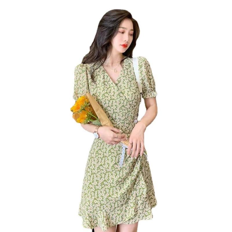 碎花连衣裙女2022新款v领高腰显瘦泡泡袖设计感法式小个