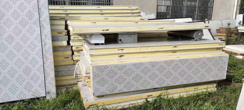 冷库4.8×10.2×2.8已入库。成色可见，两台