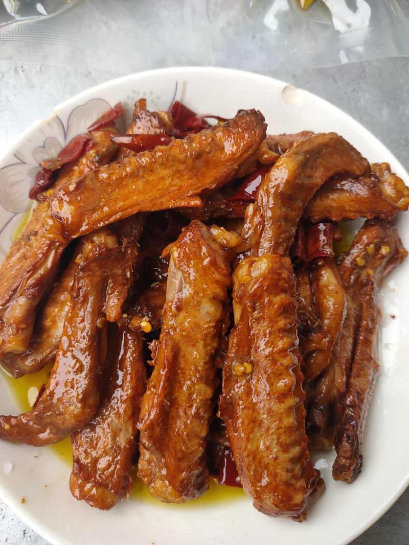 冷吃零食香辣干锅鸭翅膀麻辣鸭翅批发开袋即食追剧小零食