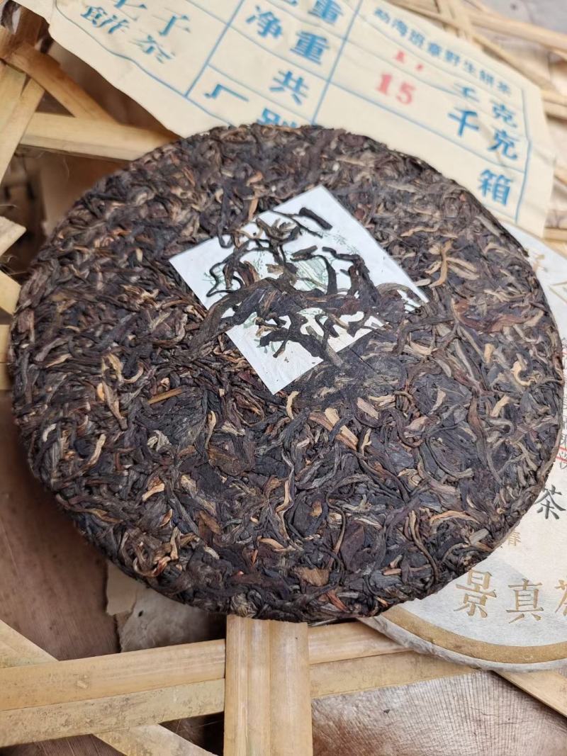 2004年班章古茶云南普洱茶烟香老生茶