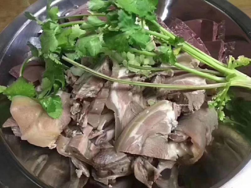内蒙火烧带皮羊腿肉