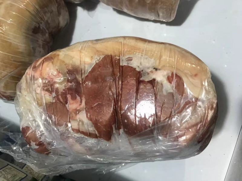 内蒙火烧带皮羊腿肉