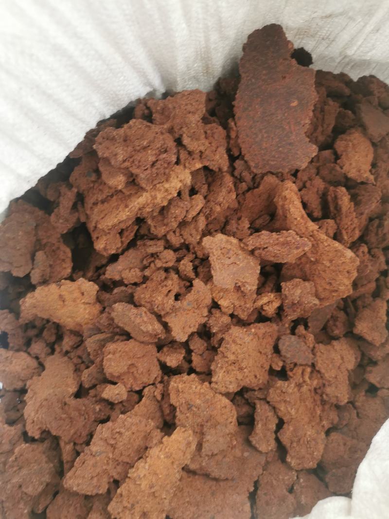 茶枯片，双螺旋部分去籽壳，含量高，干度好。22年新榨枯饼