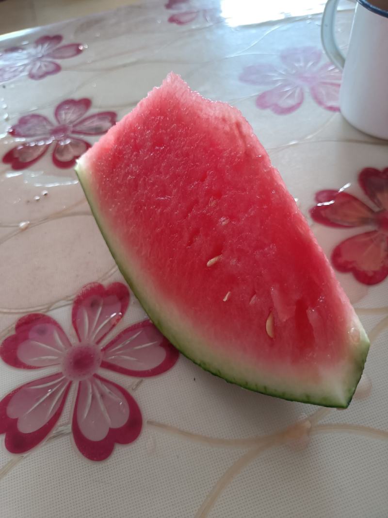 皮薄肉甜的甜王西瓜