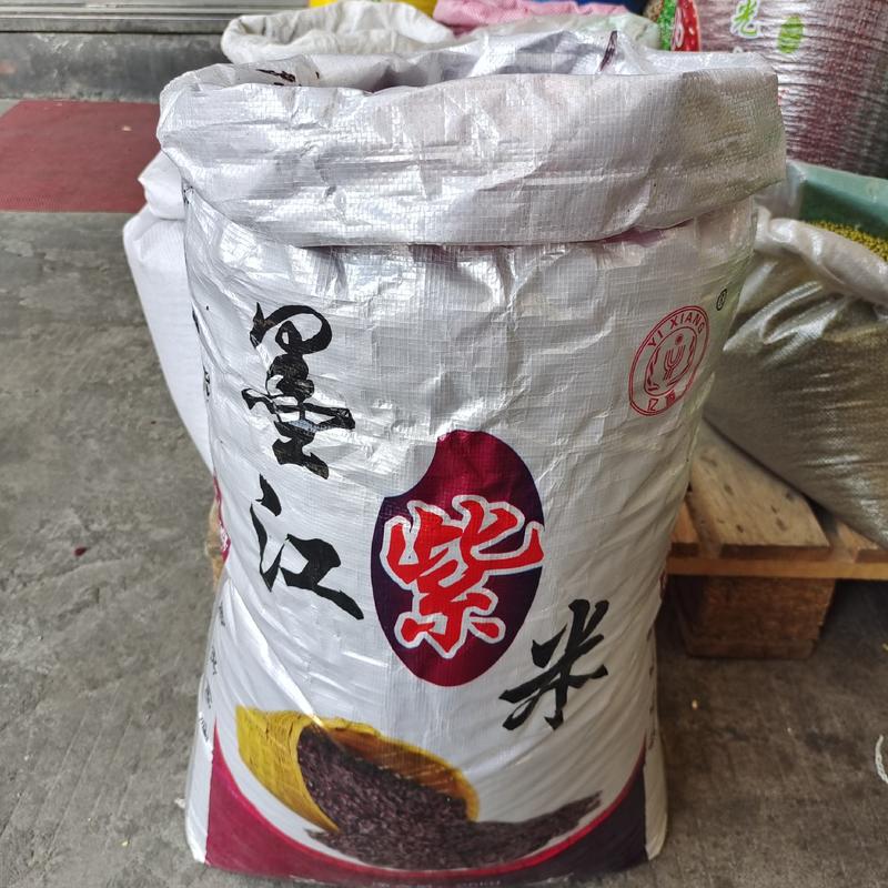 白粘玉米渣现货批发东北粘玉米渣大小玉米渣袋装50斤