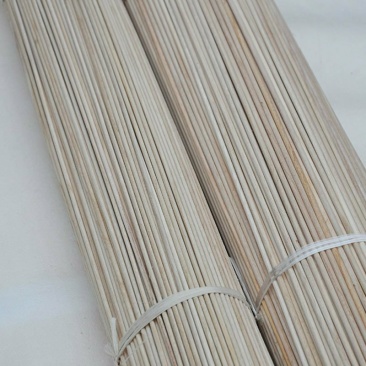 加工出售青冈各类松木家具以及杂木托盘料！出售杨木圆木棒料