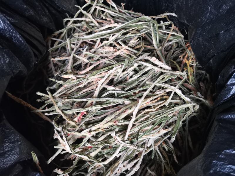 精品苦瓜干条，农家自晒，一手货源干净卫生欢迎订购。
