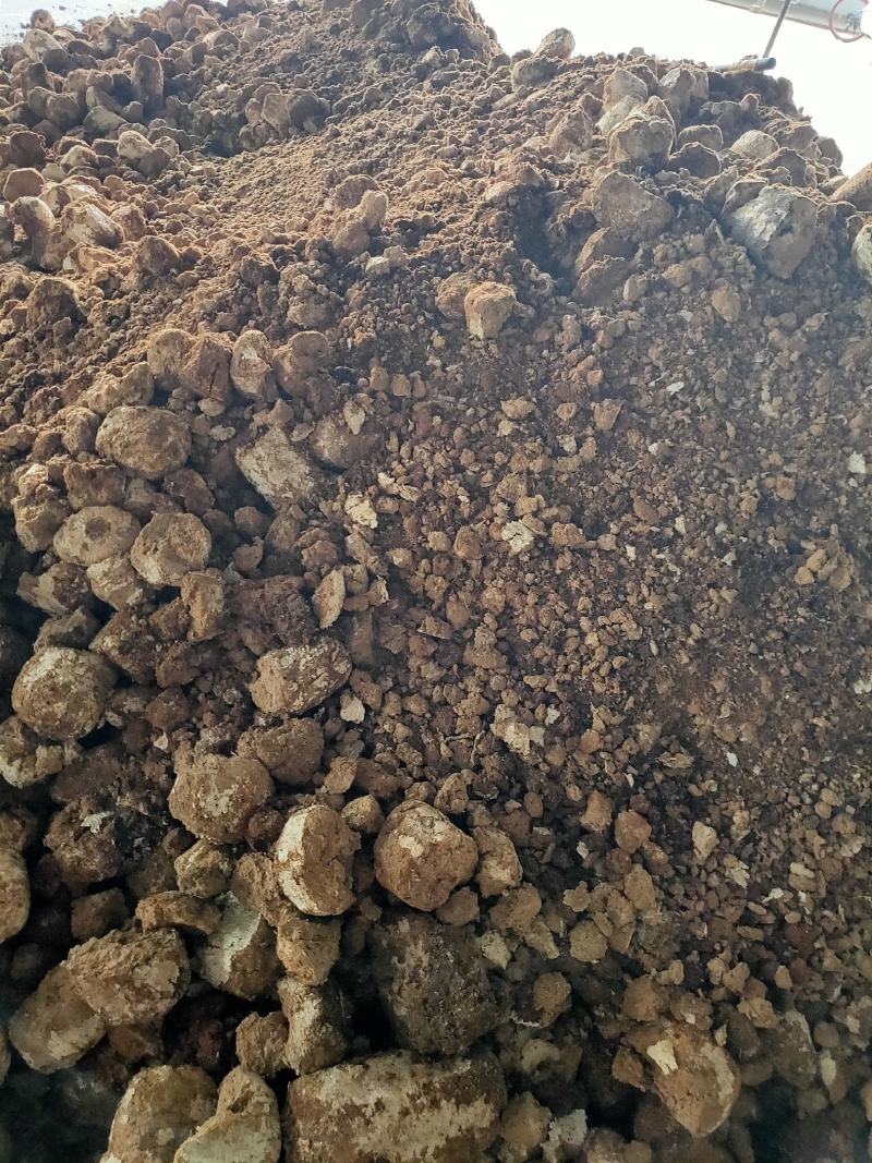 菌渣。大量出售平菇，鸡菇，秀珍菇等废菌包，脱袋料