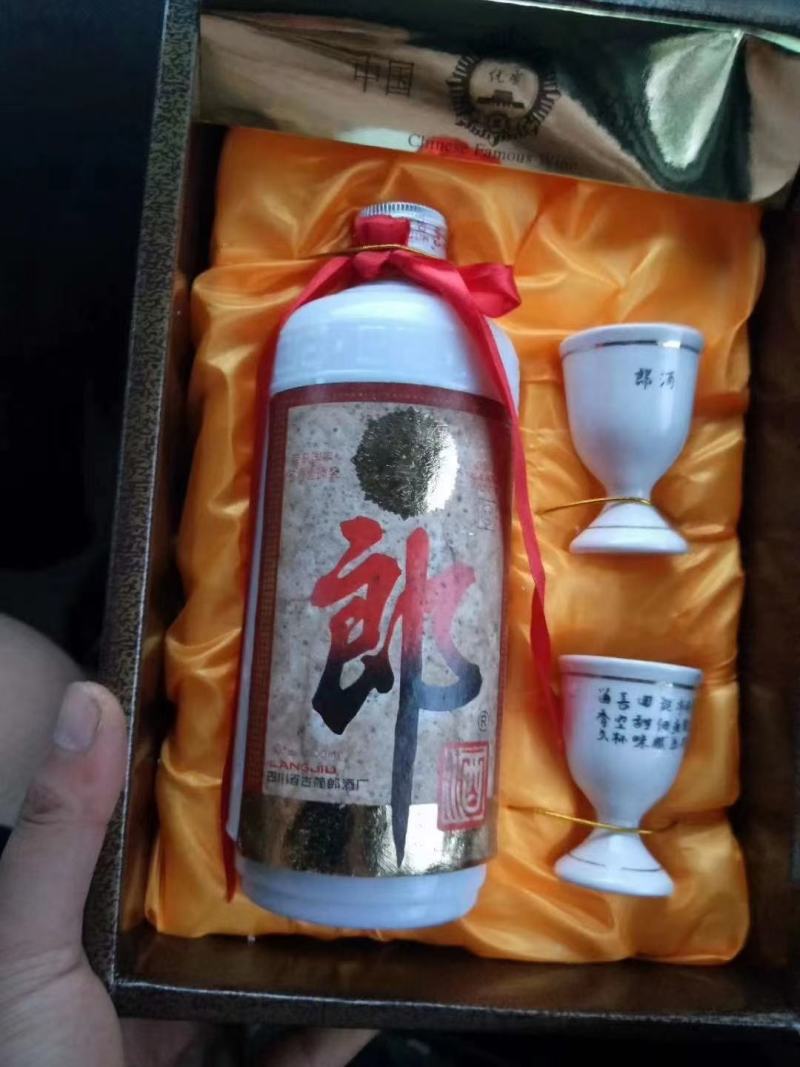 库存各种八九十年代老酒，老茶