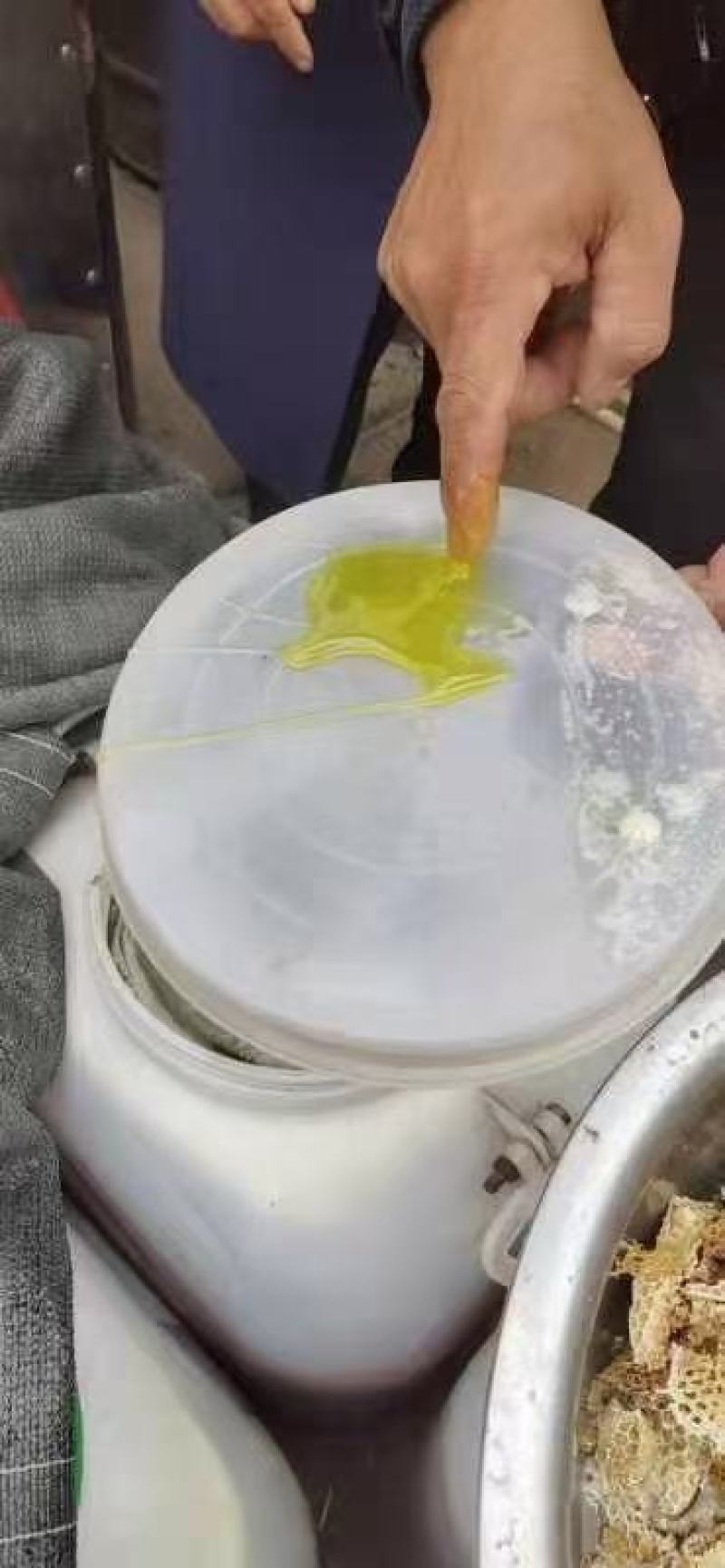 2025高浓度百花成熟蜂蜜，大桶160斤包邮