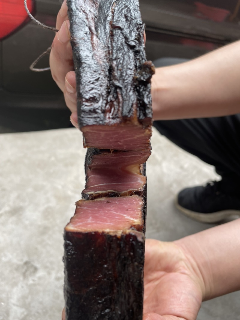 烟熏去骨前腿腊肉（腊肉香肠源头工厂一手货源量大从优）
