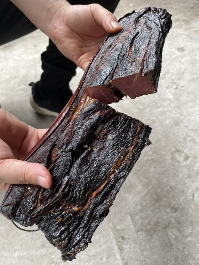 烟熏去骨前腿腊肉（腊肉香肠源头工厂一手货源量大从优）