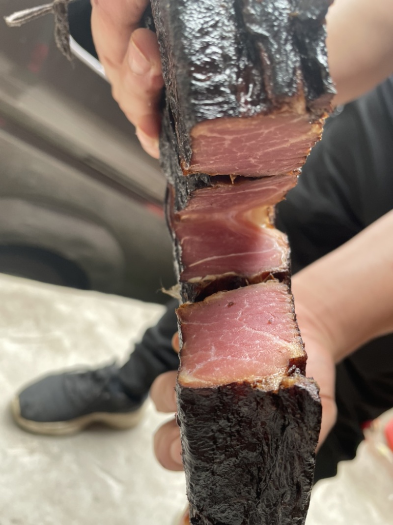 烟熏去骨前腿腊肉（腊肉香肠源头工厂一手货源量大从优）