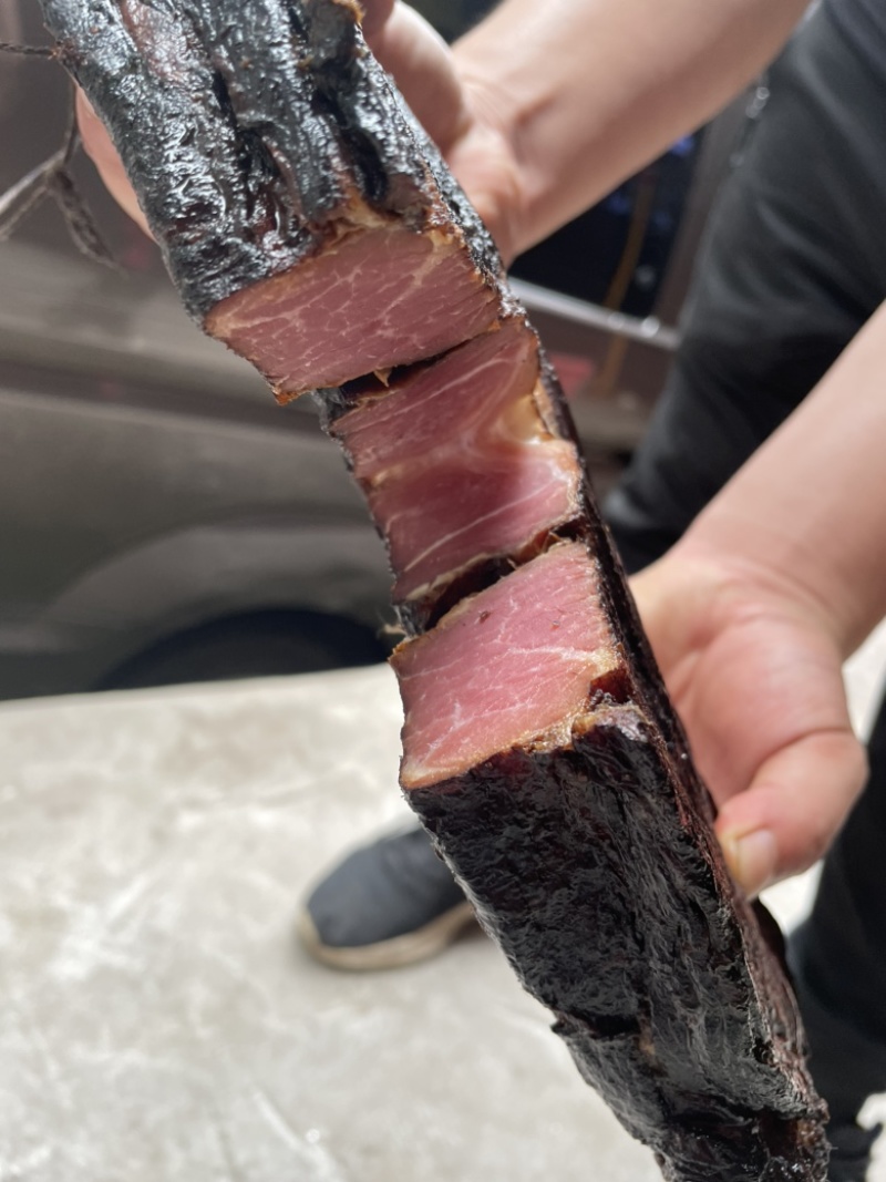 烟熏去骨前腿腊肉（腊肉香肠源头工厂一手货源量大从优）