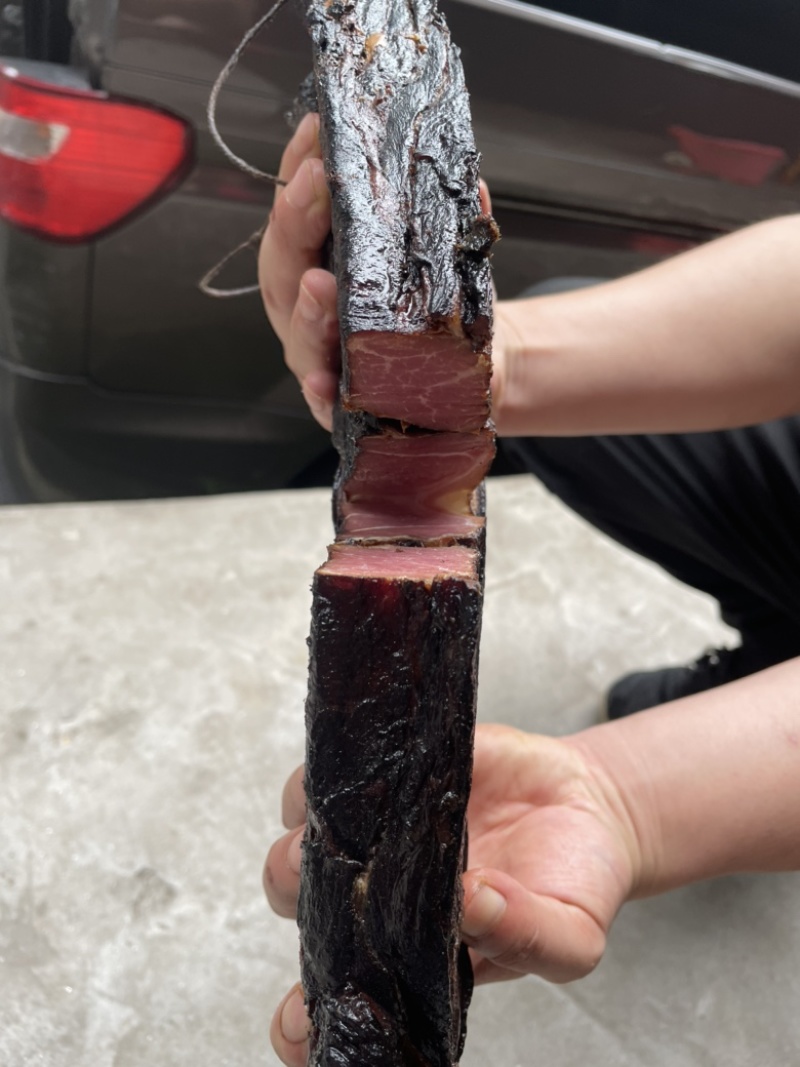 烟熏去骨前腿腊肉（腊肉香肠源头工厂一手货源量大从优）