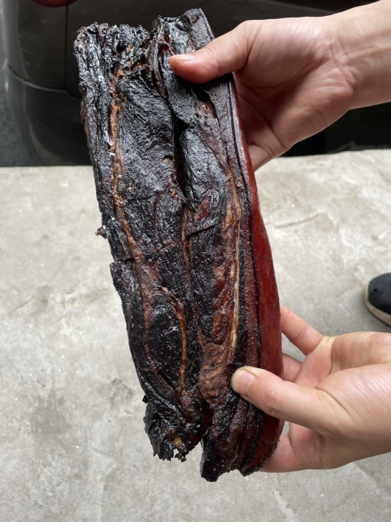 烟熏去骨前腿腊肉（腊肉香肠源头工厂一手货源量大从优）