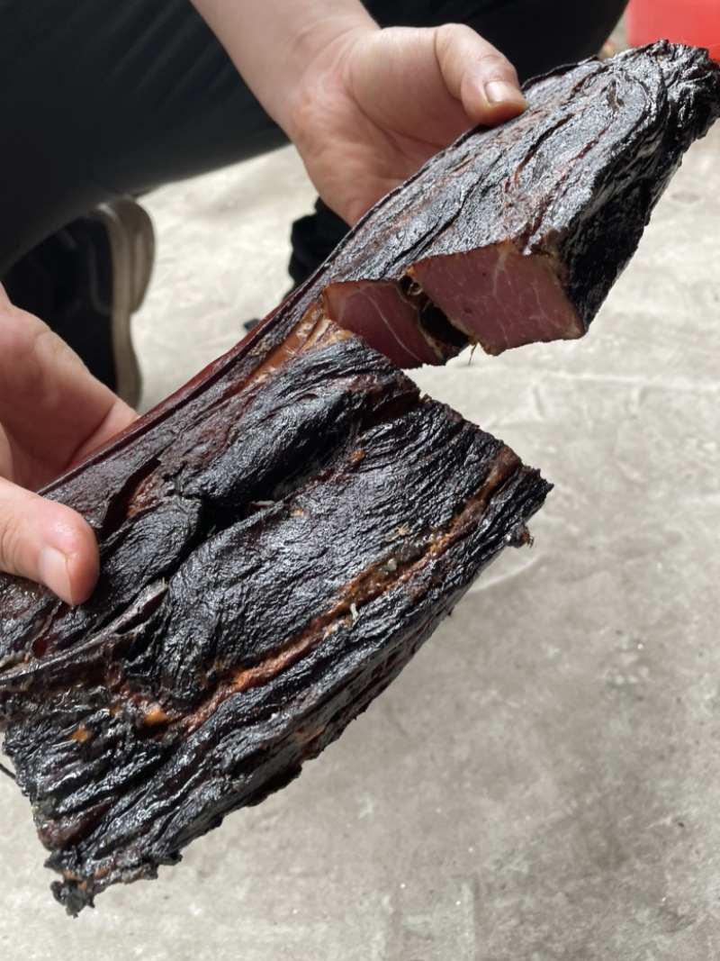 烟熏去骨前腿腊肉（腊肉香肠源头工厂一手货源量大从优）