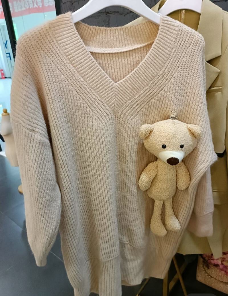 实体店下架靓妹儿女装
