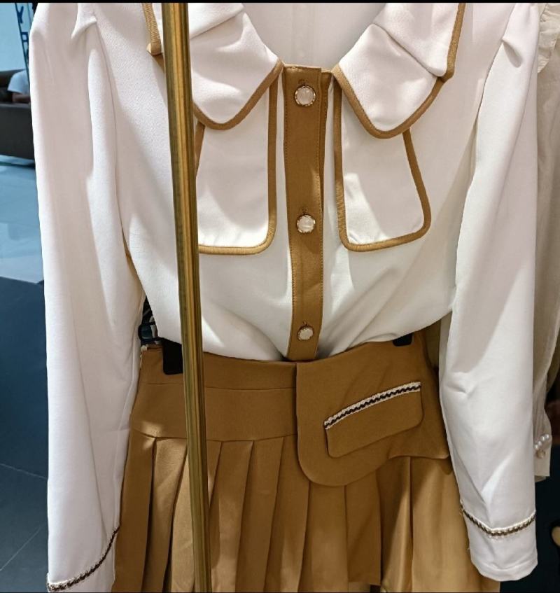 实体店下架靓妹儿女装