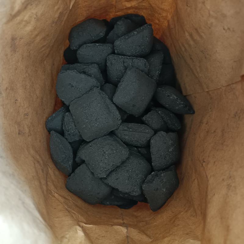 烧烤炭球。家庭烧烤的首先，携带方便，燃烧时间四个小时。