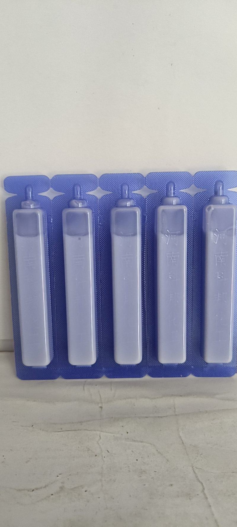40呋虫胺加助剂对苍蝇，纹虫有很好的防效，持效期较长。