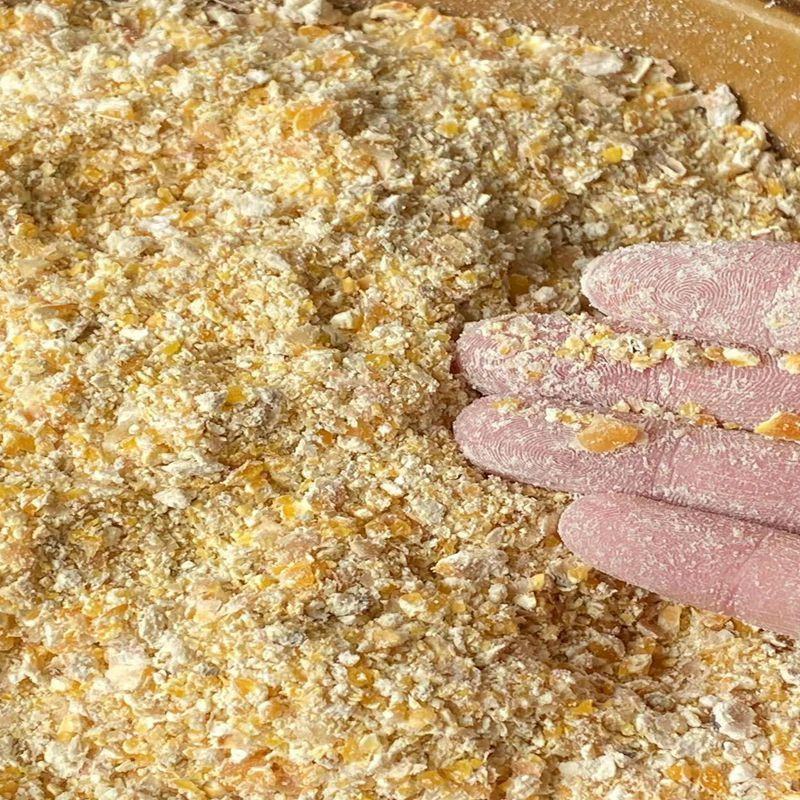 贵州现磨玉米碎玉米渣喂鸡鸭鹅鸽子猪鹌鹑饲料玉米碎渣面糠玉