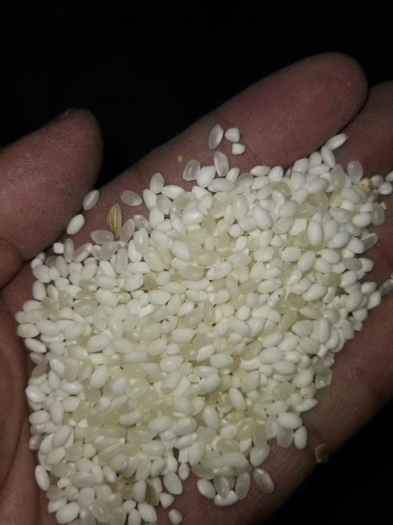 糯稻谷3级出米66含碎过2.5筛子，变白度90，