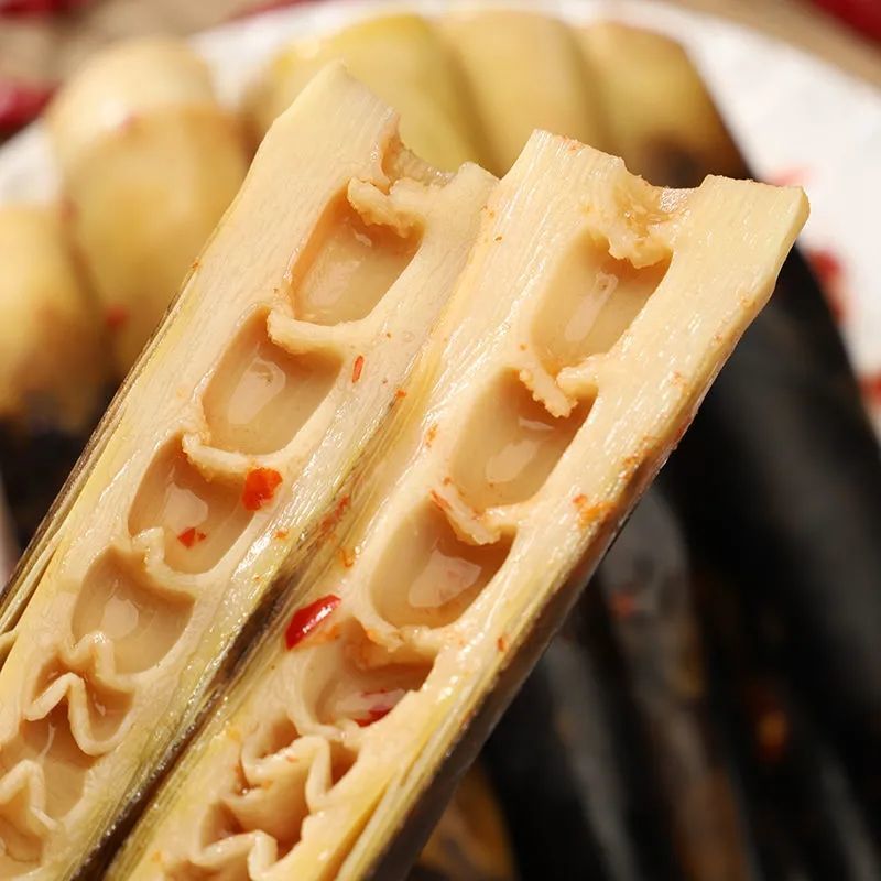 网红手剥笋。三种口味：香辣味、老汤味、泡椒味。鲜嫩爽口