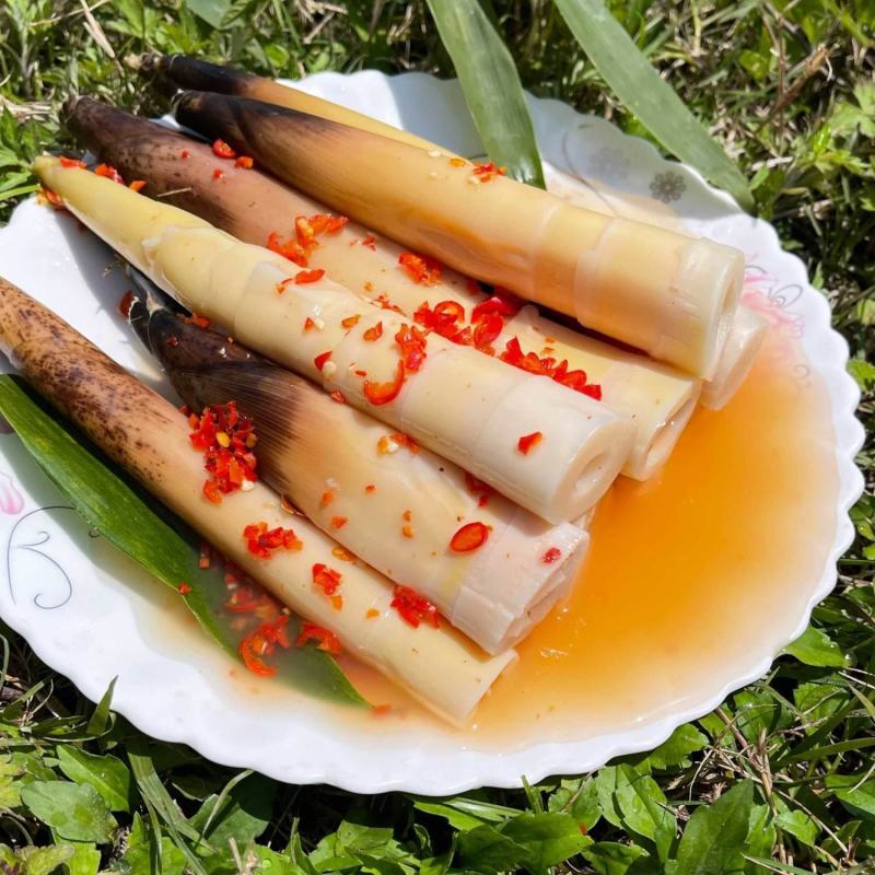 网红手剥笋。三种口味：香辣味、老汤味、泡椒味。鲜嫩爽口