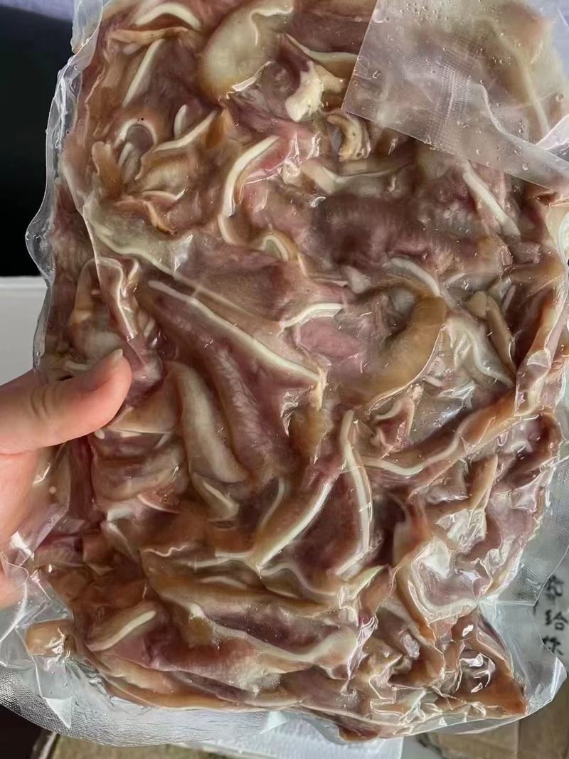 卤猪耳朵。。。骨脆肉香。。。。。。。。。。。。。。。。。
