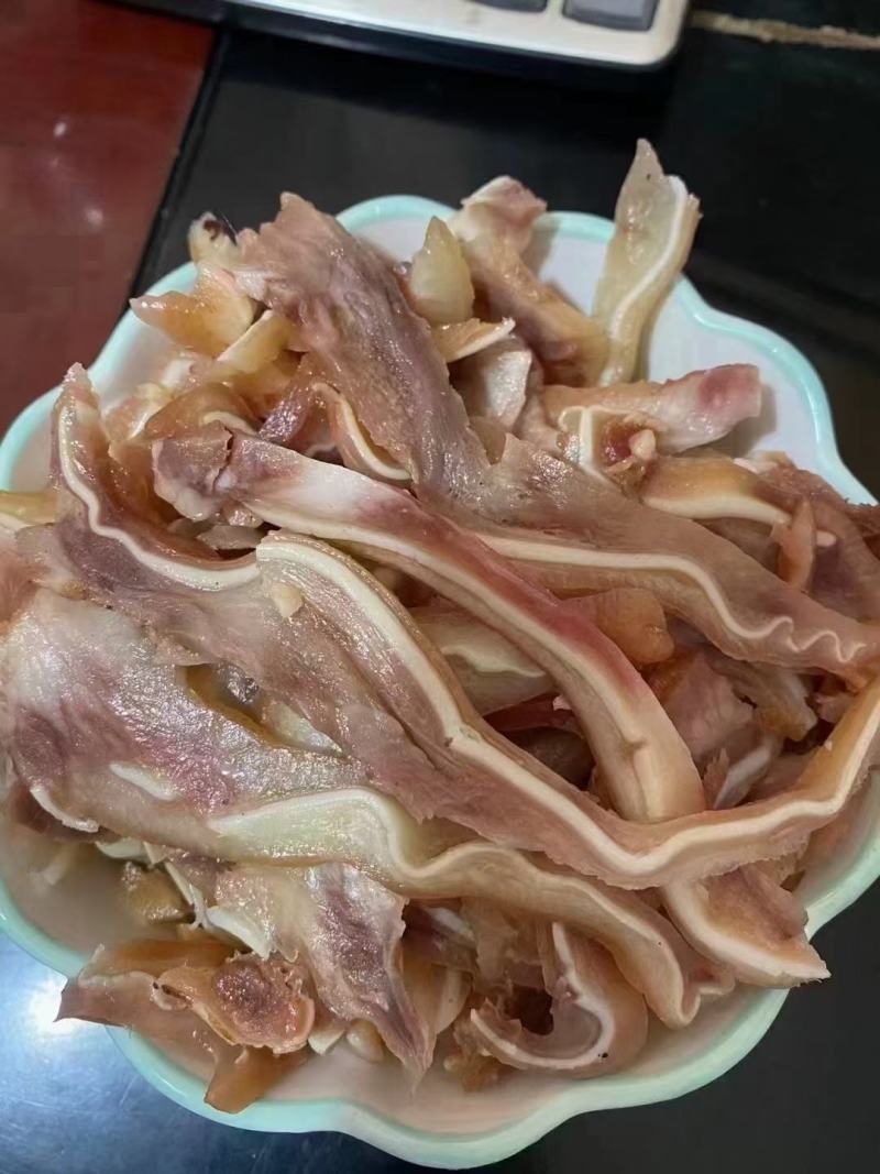 卤猪耳朵。。。骨脆肉香。。。。。。。。。。。。。。。。。