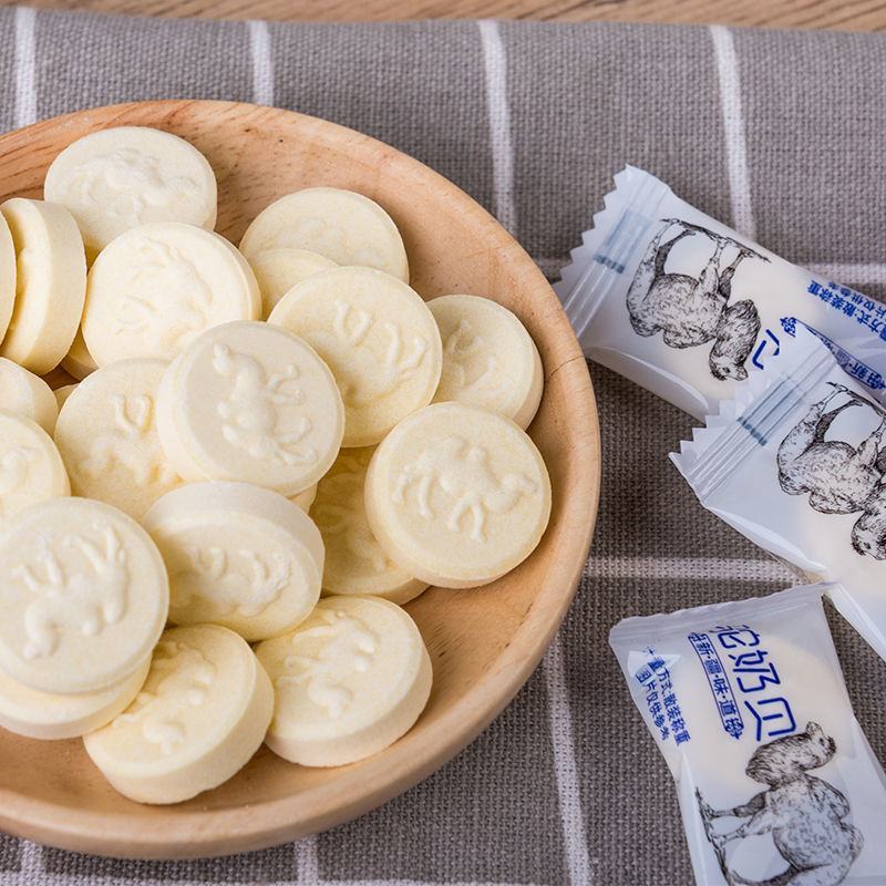 儿童零食干吃驼奶糖果小孩爱吃的小零食批发宝宝奶贝奶酪奶片
