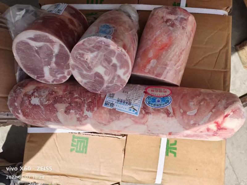内蒙古锡林郭勒草地羔羊肉，一卷五斤，饭店火锅店吃的好。