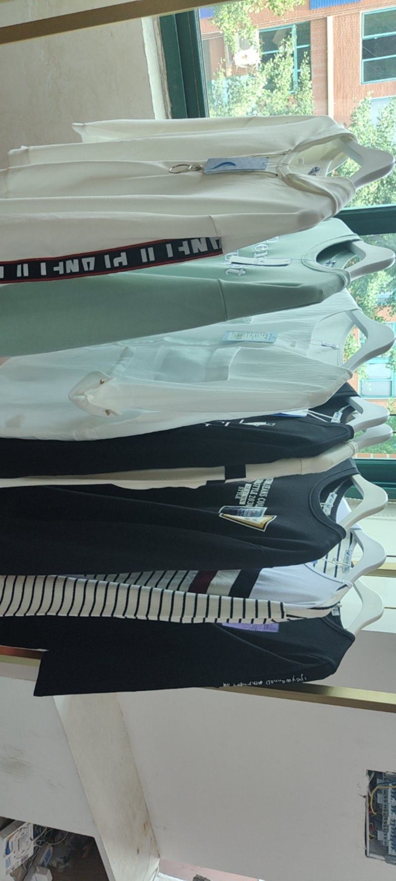 品牌快鱼服饰。