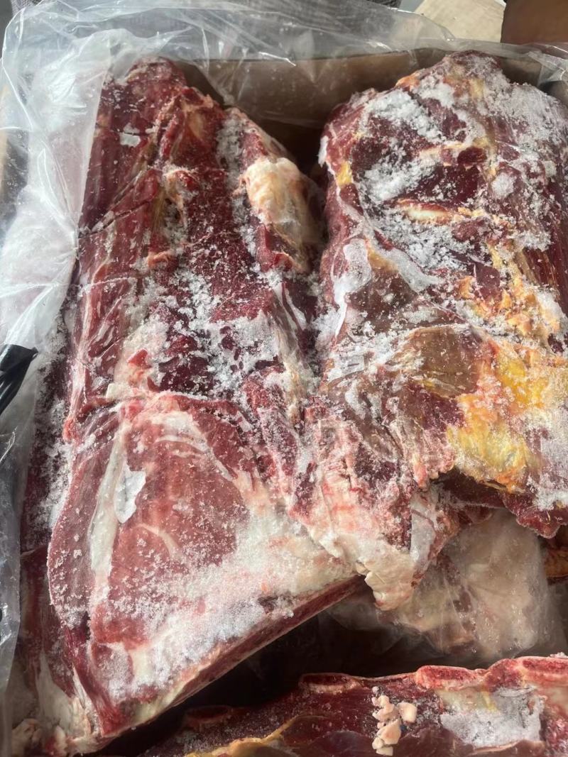 满肉肩胛骨，肉多骨头小，性价比高，卤炖均可