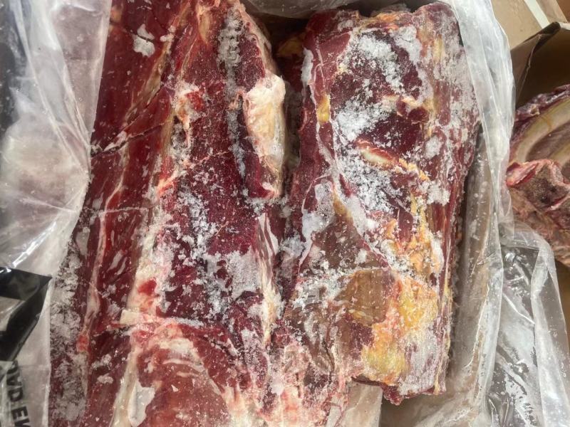 满肉肩胛骨，肉多骨头小，性价比高，卤炖均可