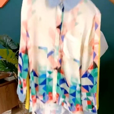 精品女装到货。