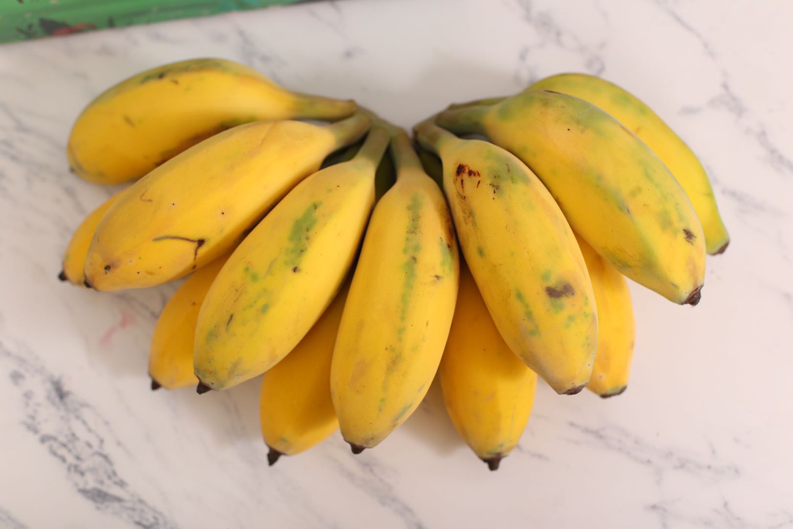 嘎啦苹果与香蕉营养成分对比图