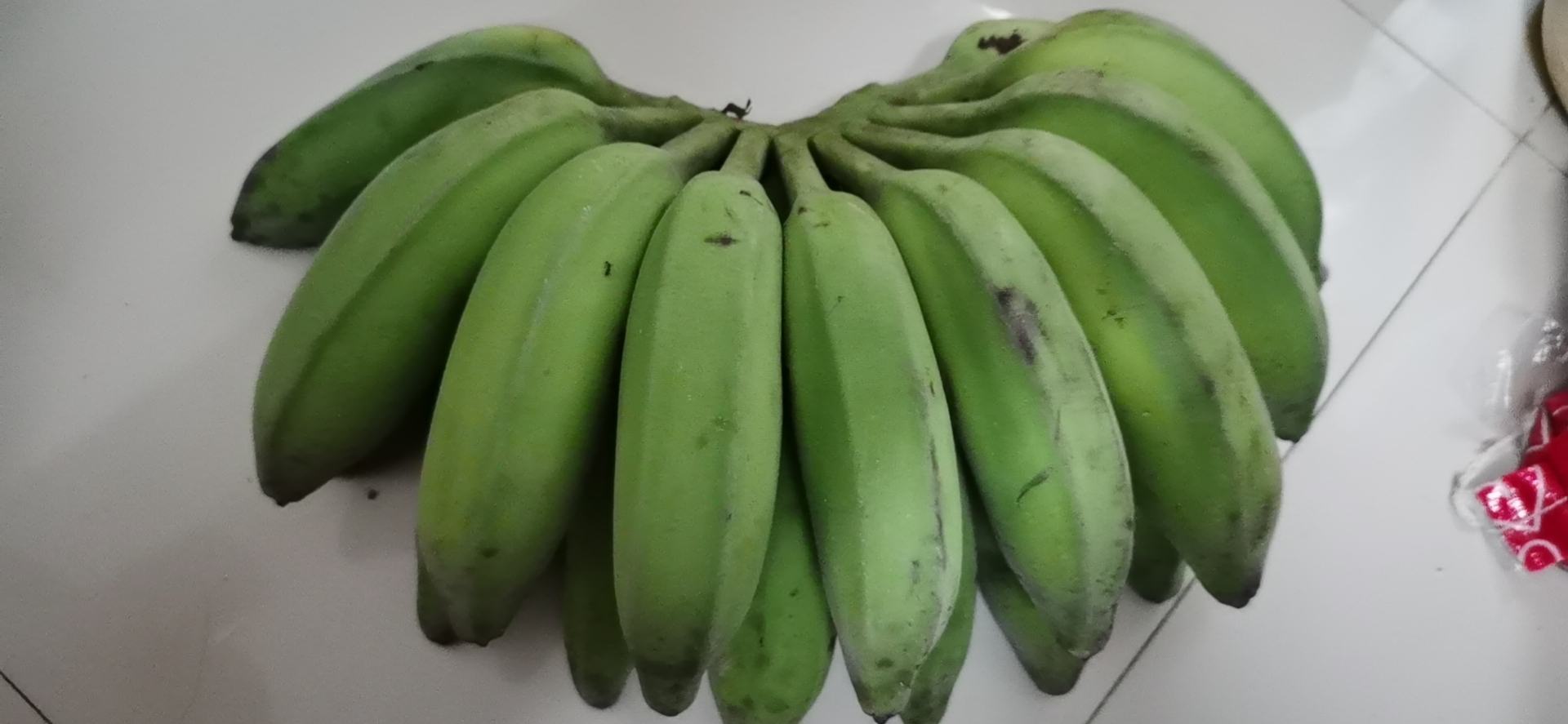 不同尺寸的香蕉对比图
