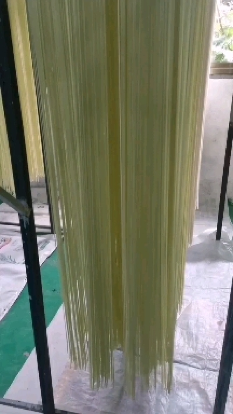 西华山久久传统挂面手工挂面，自家生产，口感劲道爽滑