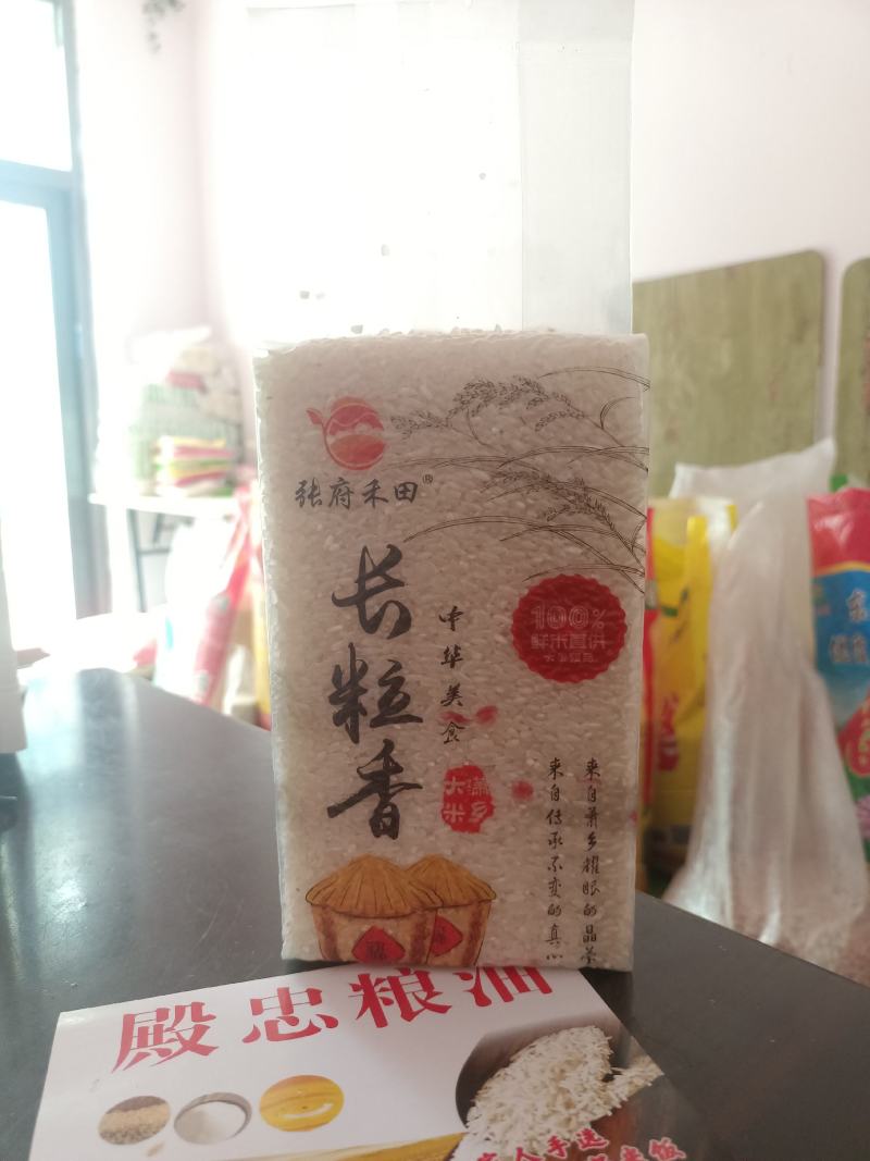 长粒香大米，稻花香。东北大米，好吃不回生！