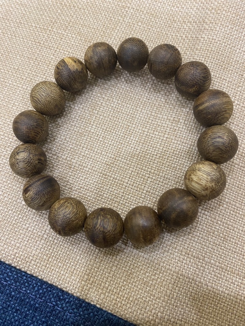 绿奇楠手链，香味浓浓，过手留香，品质好，手链是克价