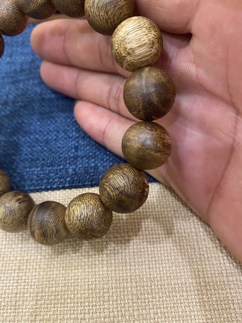 绿奇楠手链，香味浓浓，过手留香，品质好，手链是克价