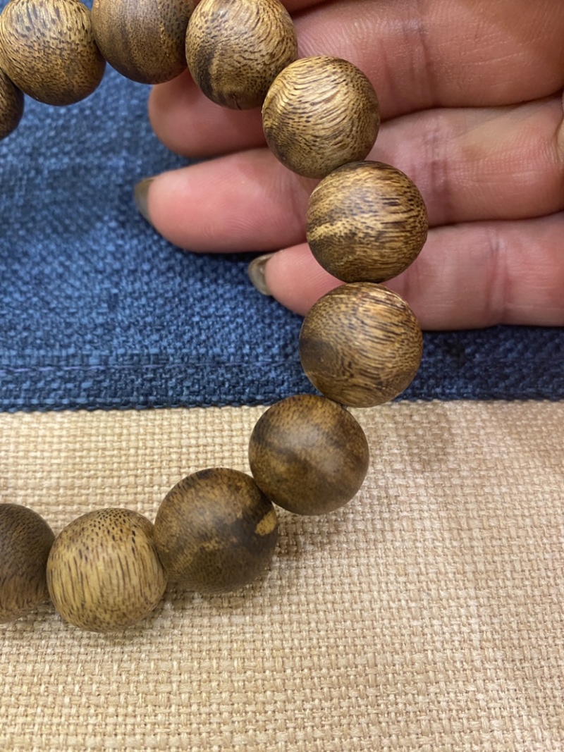 绿奇楠手链，香味浓浓，过手留香，品质好，手链是克价