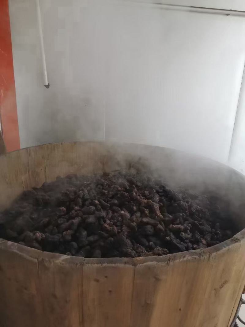 九蒸九晒野生大个黄精传统古法蒸制！！！欢迎来电咨询采购