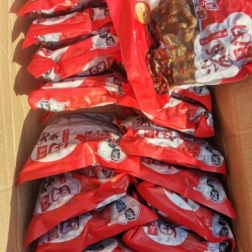 麻辣螺丝，一件20包，一包550克，开袋加热即可食品